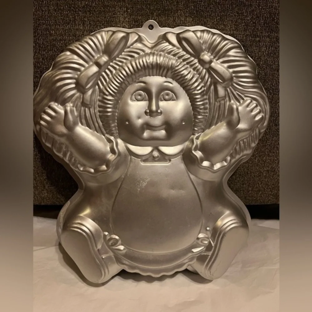 Vintage 1984 Cabbage Patch Doll Cake Pan by‎ Wilton